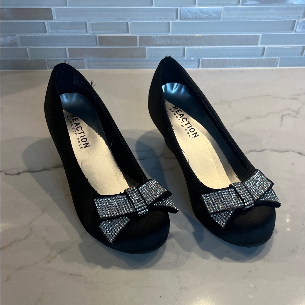 Kenneth Cole Reaction Black Heels with Rhinestone Bow 12c